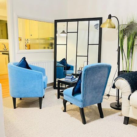 Lovely 1 Bed Home Near Hospital, With Parking & Garden Work Contractor Leisure, Sapphire CBG Extérieur photo