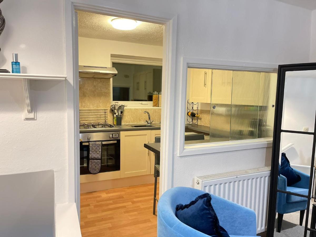 Lovely 1 Bed Home Near Hospital, With Parking & Garden Work Contractor Leisure, Sapphire CBG Extérieur photo